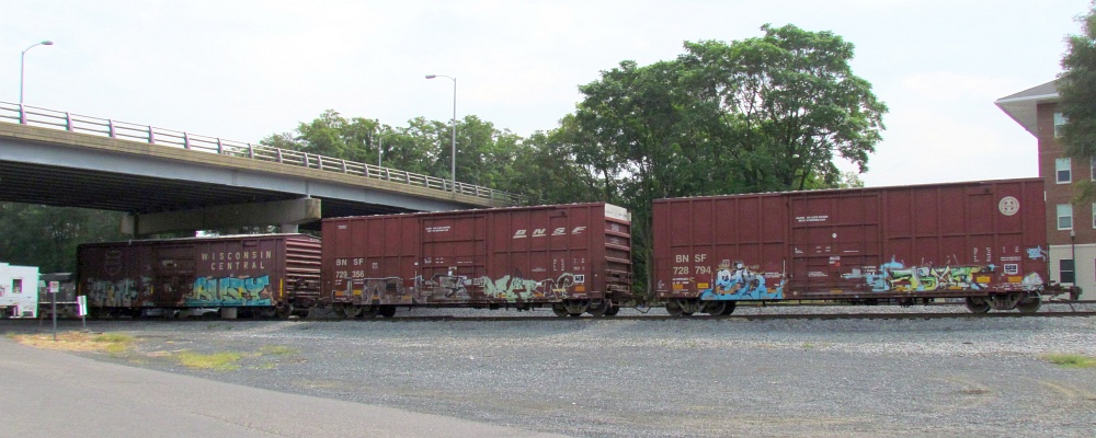 long view of the 3 boxcars from the other end