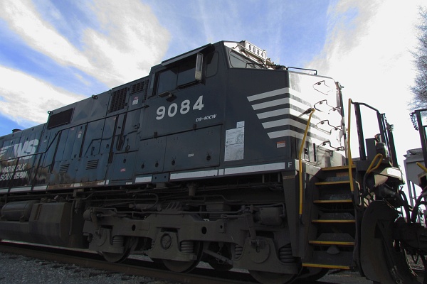 Norfolk Southern engine 9084